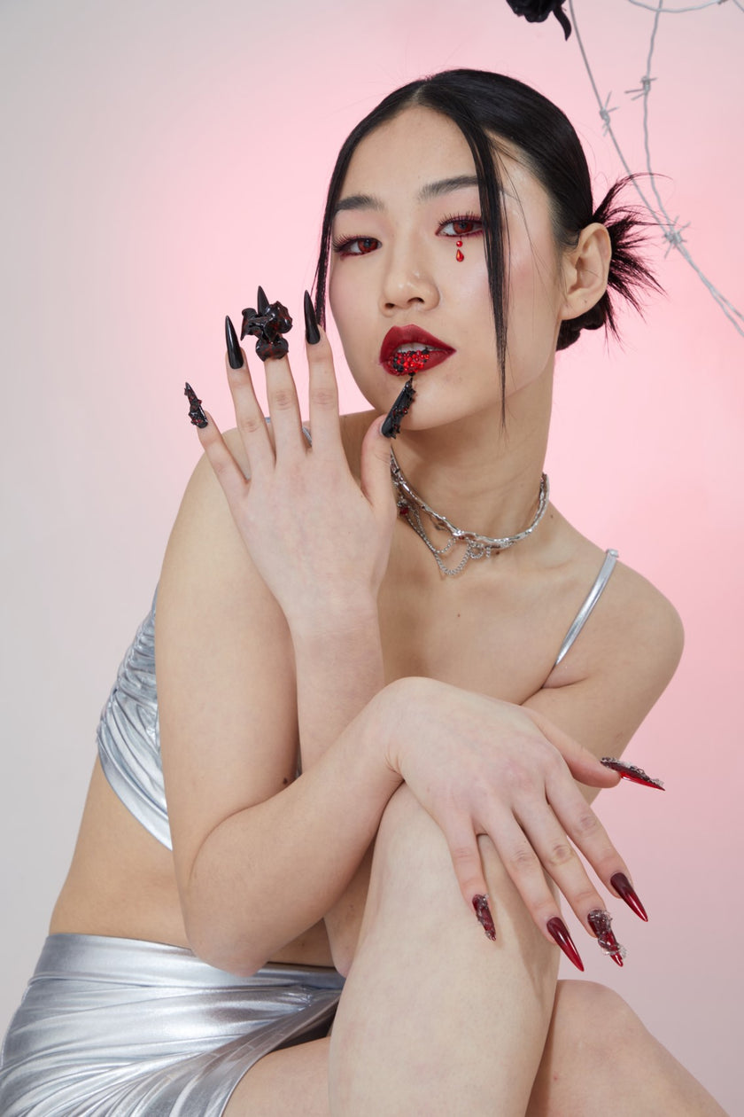 4D flower- press on nails- Unaily, model display